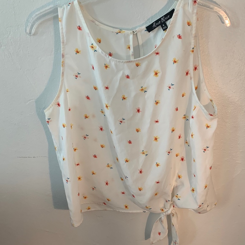 $3 w/ bundle White tank with flowers